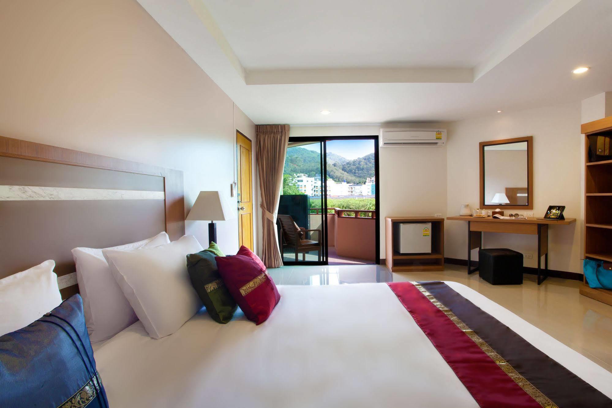 Patong Pool House Aparthotel Exterior photo