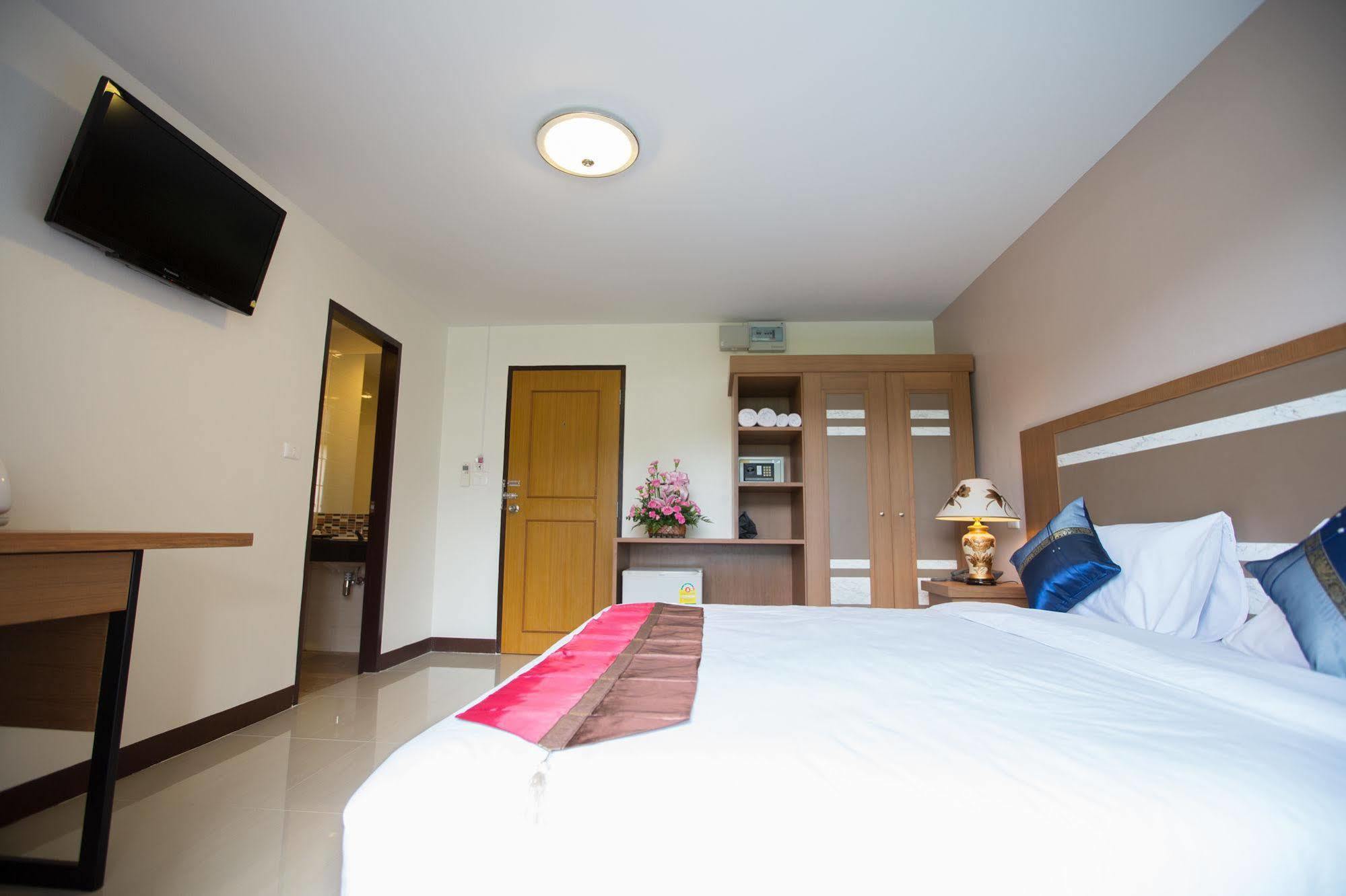 Patong Pool House Aparthotel Exterior photo