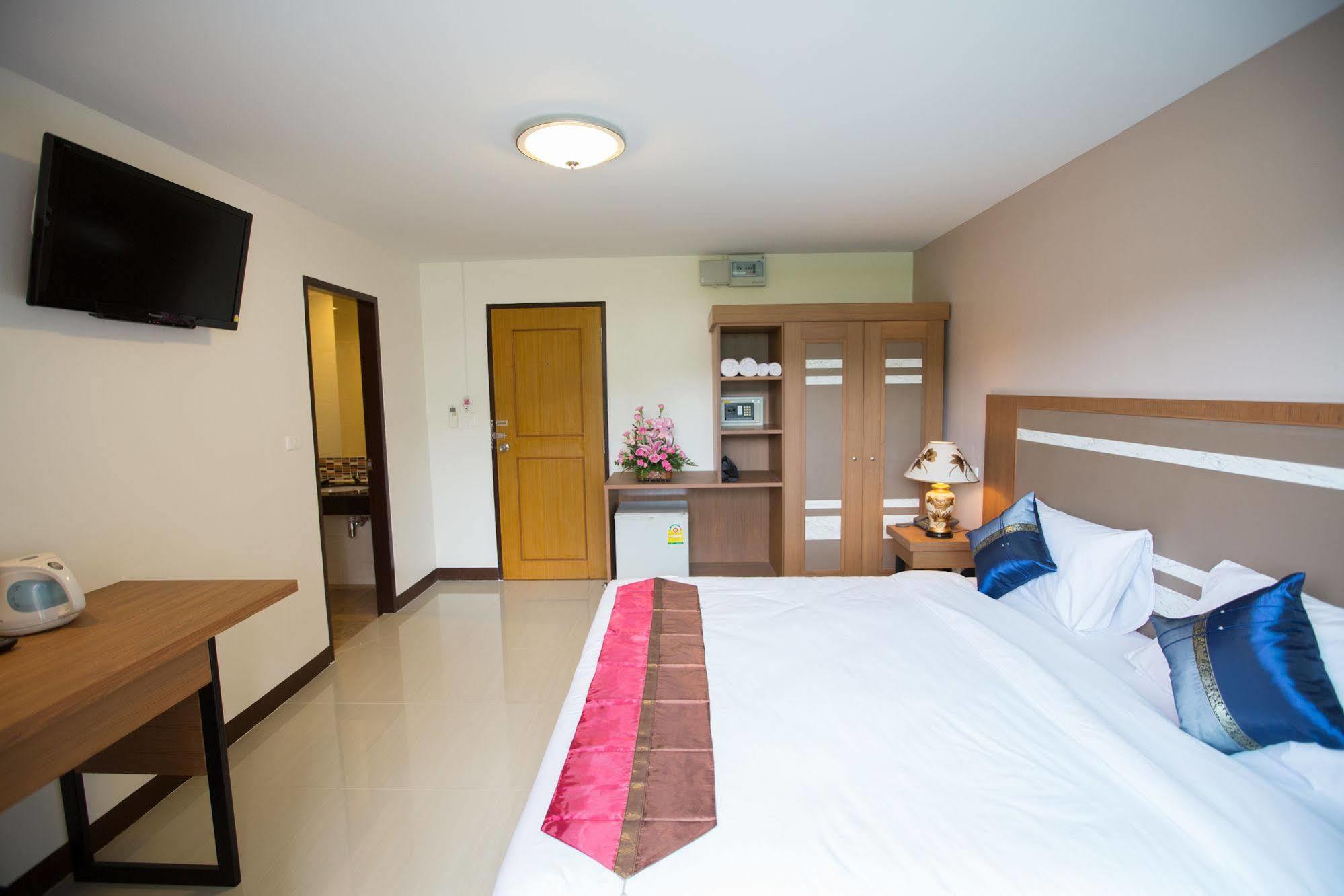 Patong Pool House Aparthotel Exterior photo